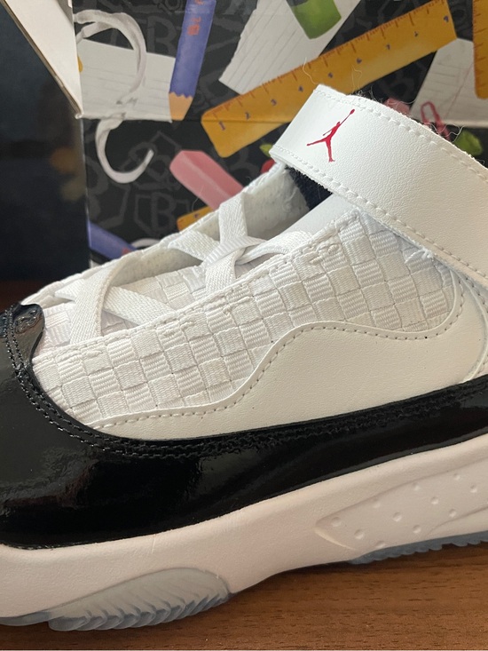 Jordan Other - Boys size 1 Jordan Max Aura 2 New